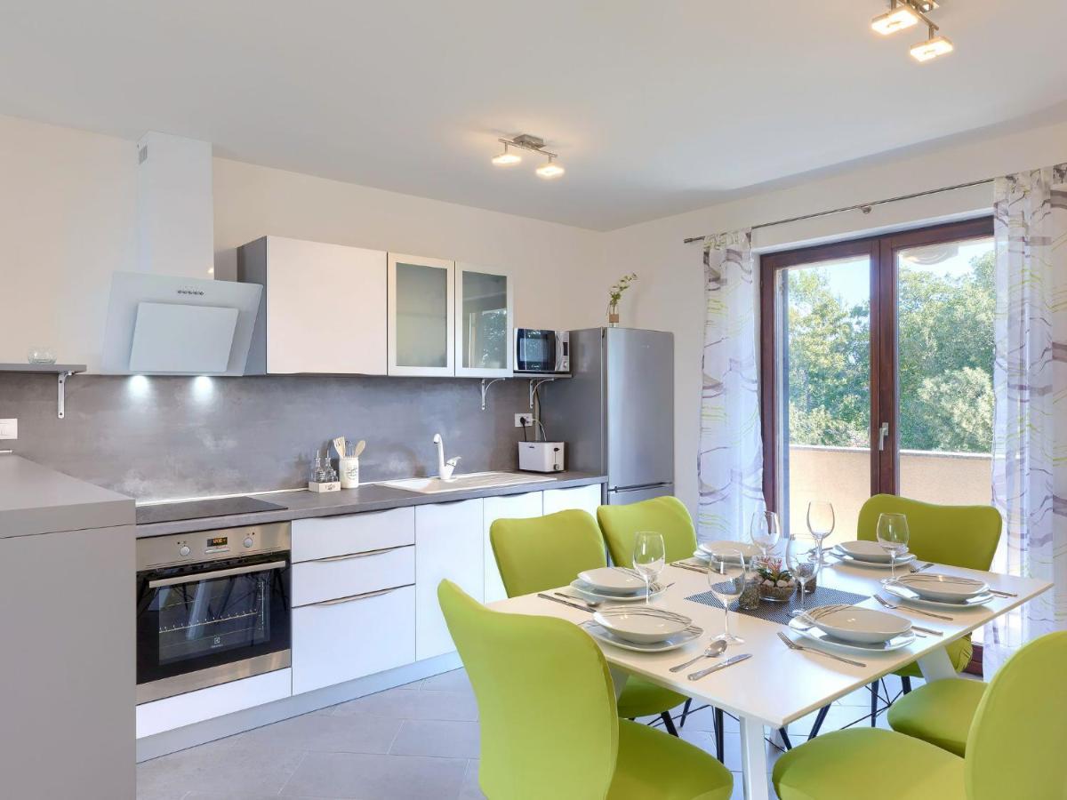 Joy By Interhome Pula